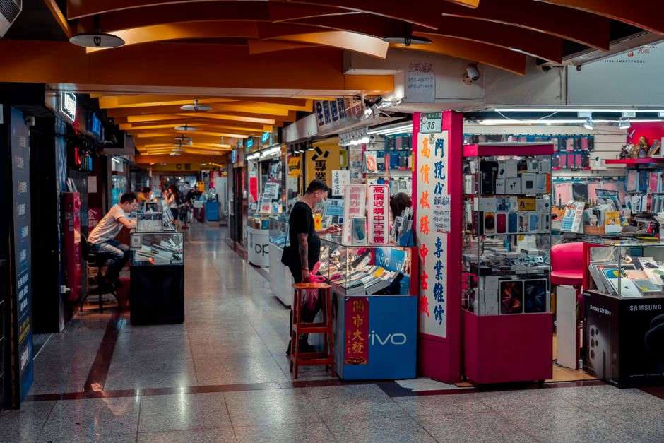 Exploring the Dynamics of Electronics Sales in the Modern Market