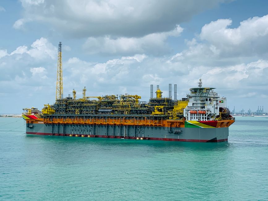 Navigating the Waters: Selecting the Right Marine Engine Supplier