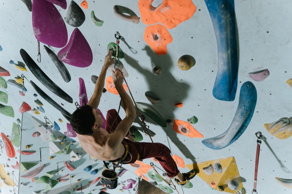 Descubre el emocionante mundo del gimnasio de escalada