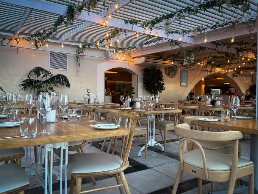 Transforming Dining Spaces: The Art of Restaurant Interior Design